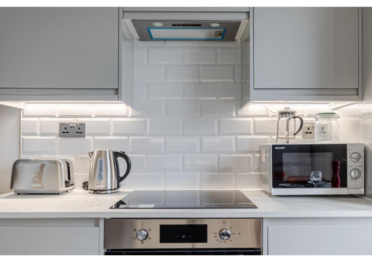 Cozy And Stylish 2 Bedroom Flat In Greater Лондон Екстериор снимка